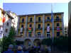 Il Municipio con i colori dei rioni